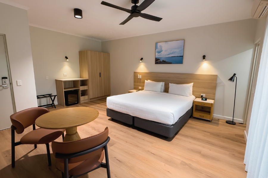 DELUXE KING SUITE