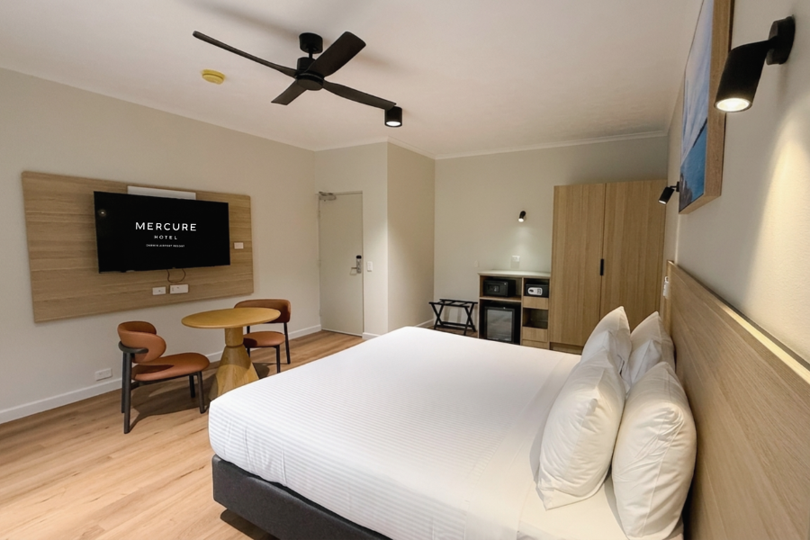 DELUXE KING SUITE