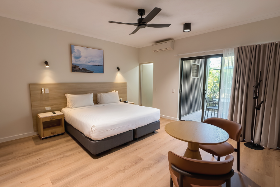 DELUXE KING SUITE